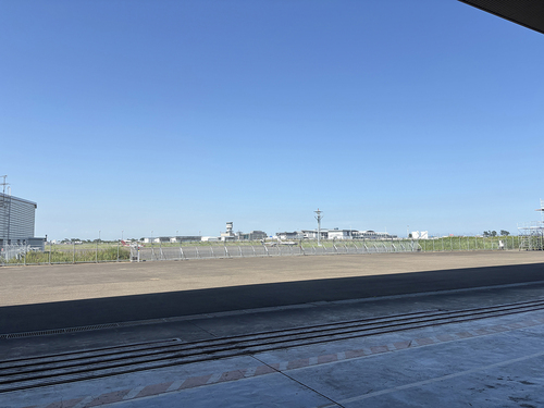 SDJ格納庫　屋外駐機エリア