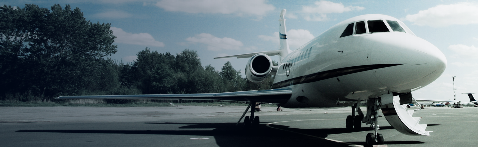 A Trusted Base for Your Wings in Japan 日本各地でビジネスジェットの格納庫をお探しの方はANAファシリティーズにお任せください。